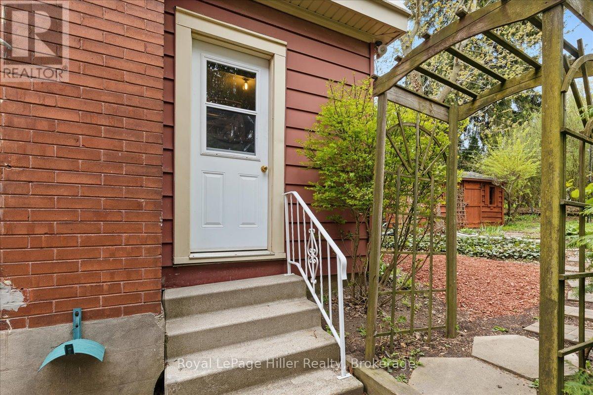 












61 BALLANTYNE AVENUE

,
Stratford,




Ontario
N5A3A6

