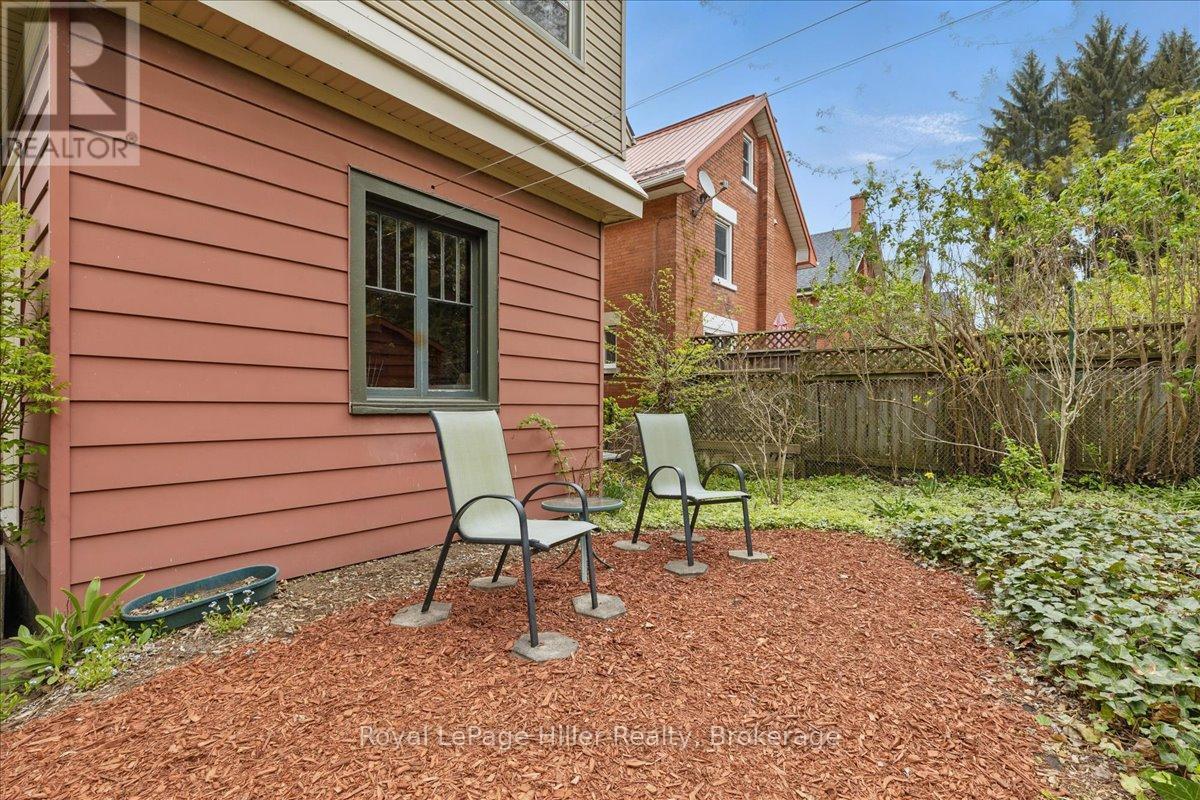 












61 BALLANTYNE AVENUE

,
Stratford,




Ontario
N5A3A6

