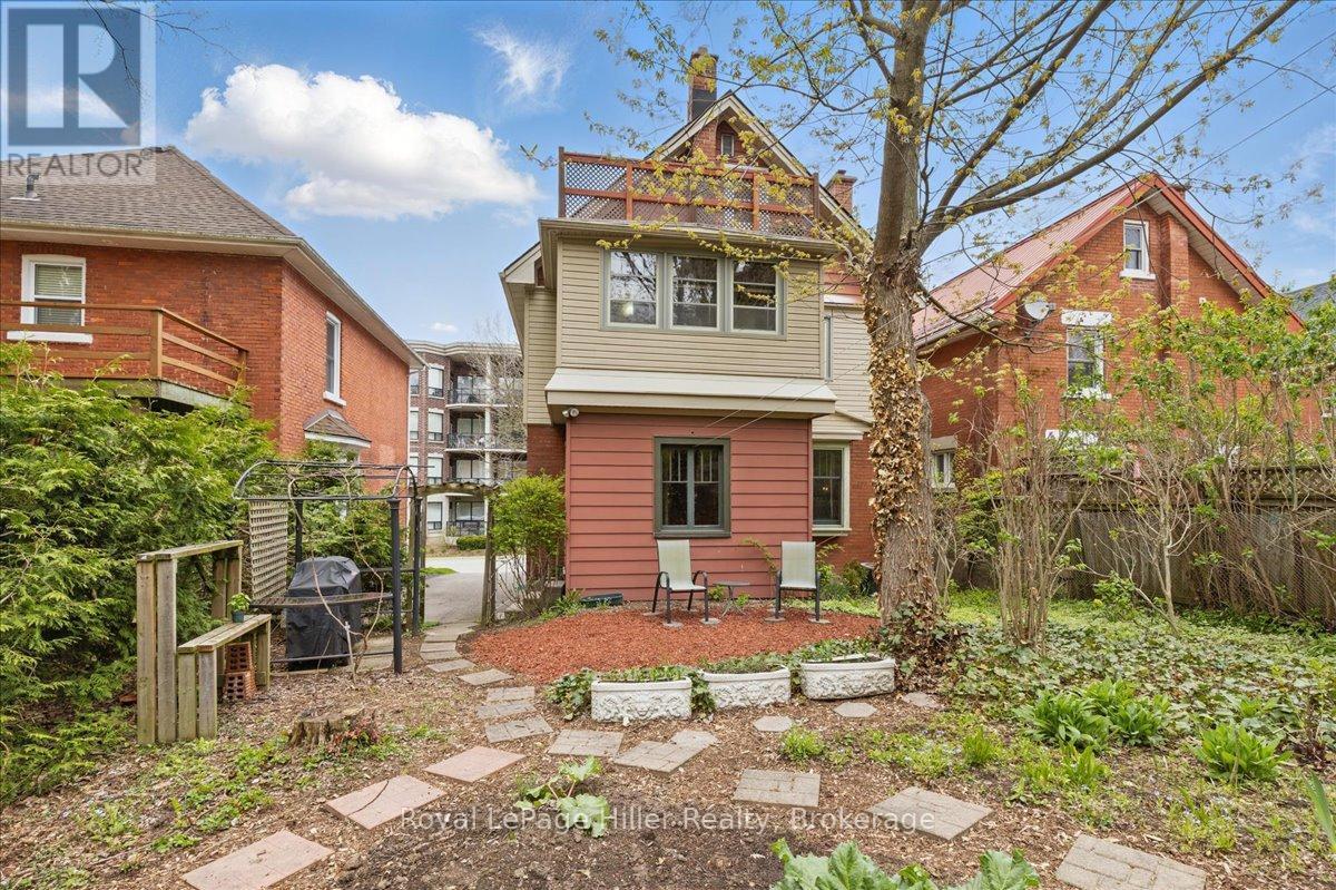 












61 BALLANTYNE AVENUE

,
Stratford,




Ontario
N5A3A6

