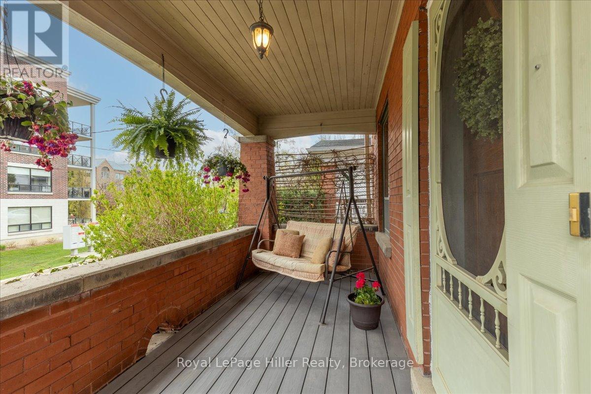 












61 BALLANTYNE AVENUE

,
Stratford,




Ontario
N5A3A6

