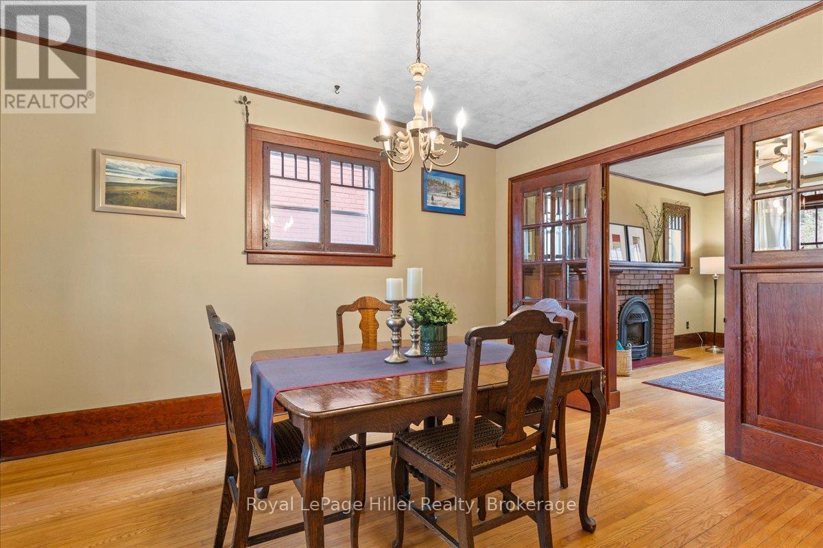 












61 BALLANTYNE AVENUE

,
Stratford,




Ontario
N5A3A6

