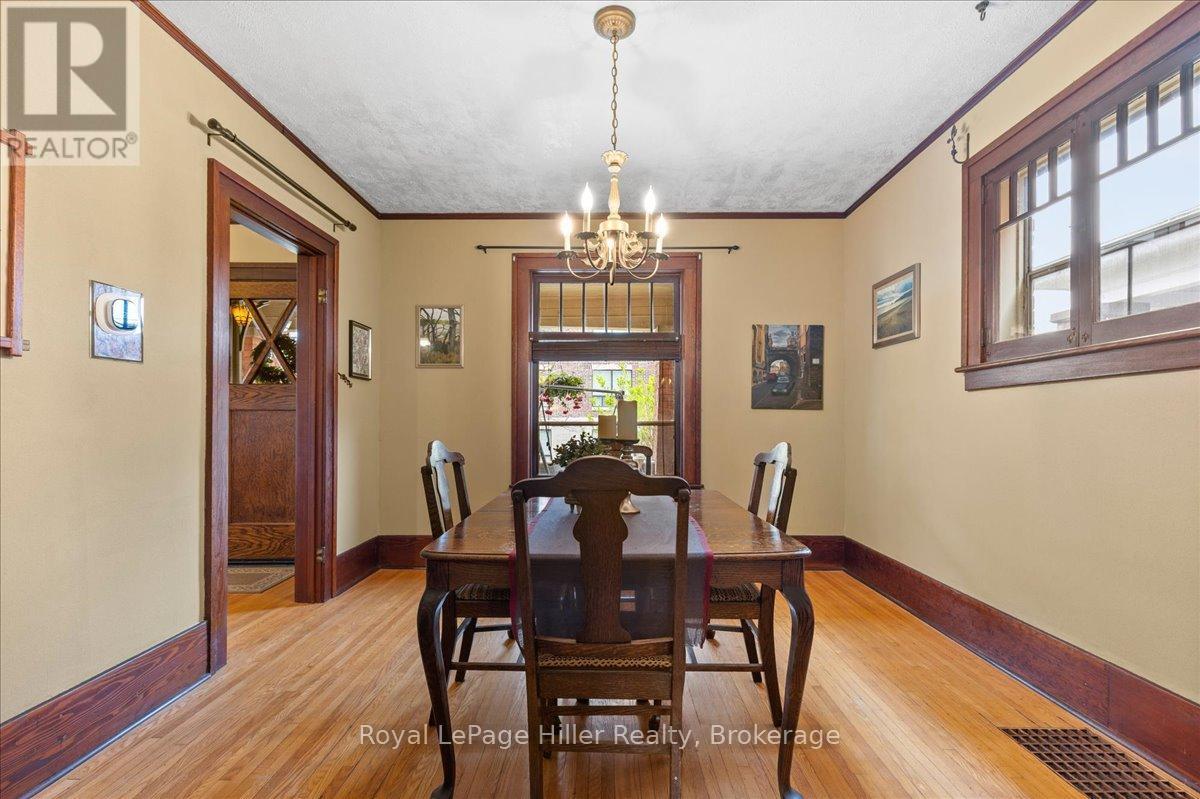 












61 BALLANTYNE AVENUE

,
Stratford,




Ontario
N5A3A6

