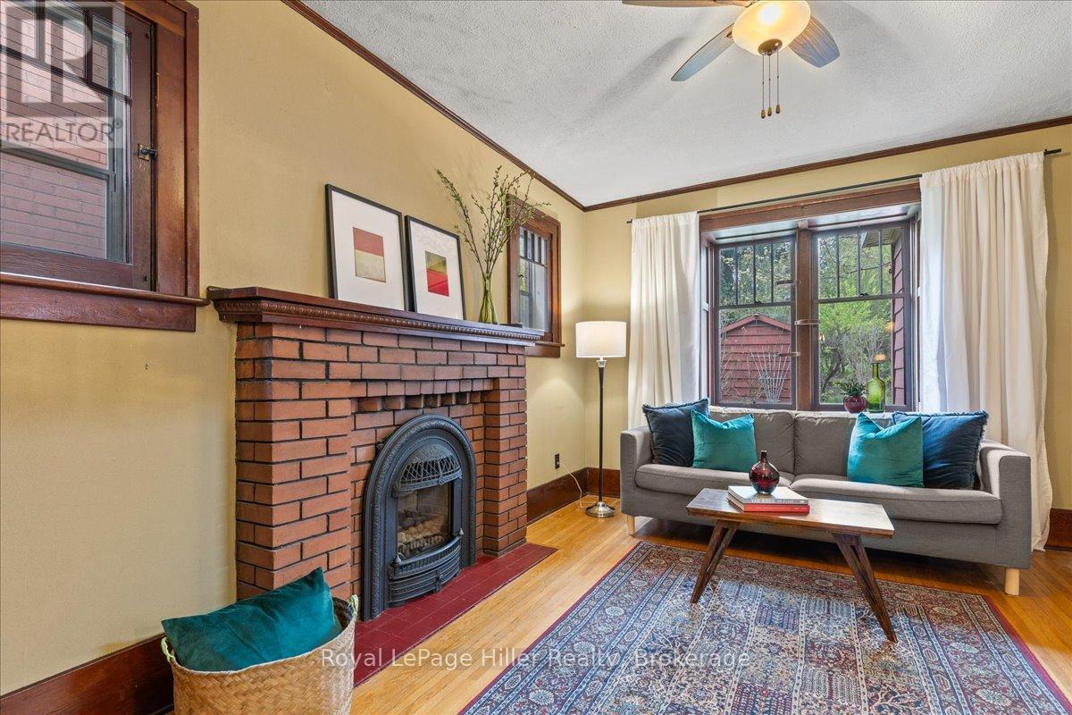 












61 BALLANTYNE AVENUE

,
Stratford,




Ontario
N5A3A6


