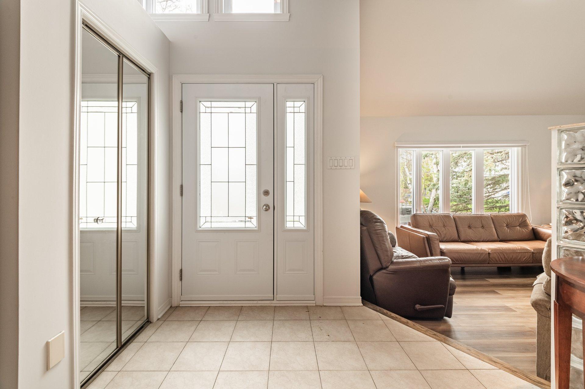 









710


Rue Nicolas-Perrot

,
Boucherville,




QC
J4B7V7

