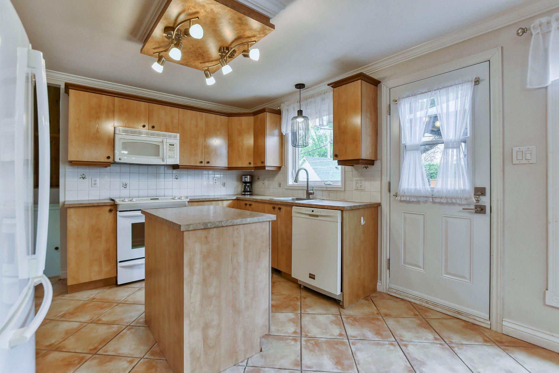 









224


Av. Caumartin

,
Boisbriand,




QC
J7G1L7


