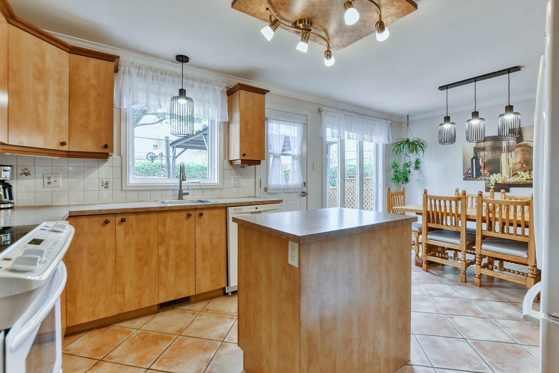 









224


Av. Caumartin

,
Boisbriand,




QC
J7G1L7

