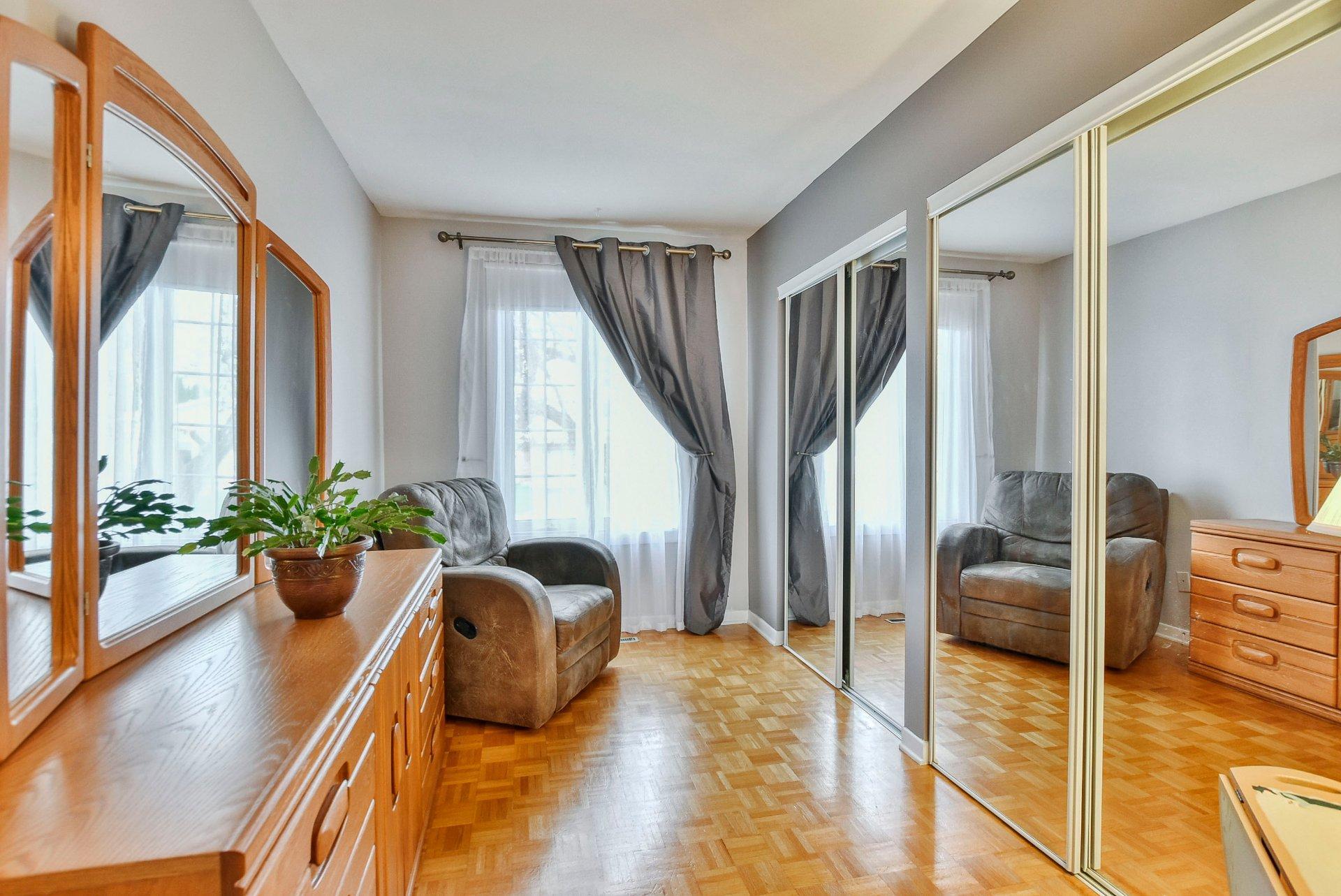 









224


Av. Caumartin

,
Boisbriand,




QC
J7G1L7

