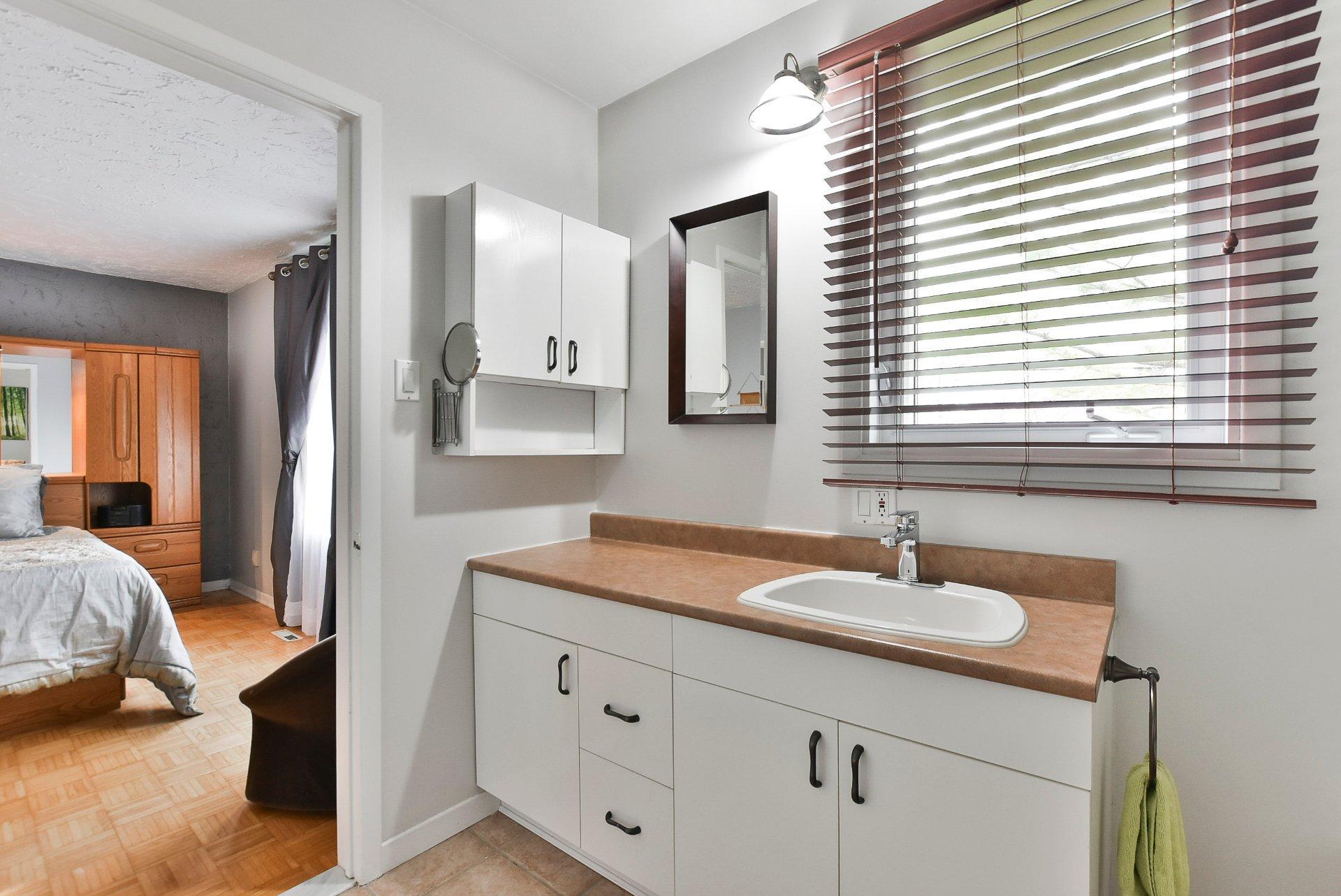 









224


Av. Caumartin

,
Boisbriand,




QC
J7G1L7

