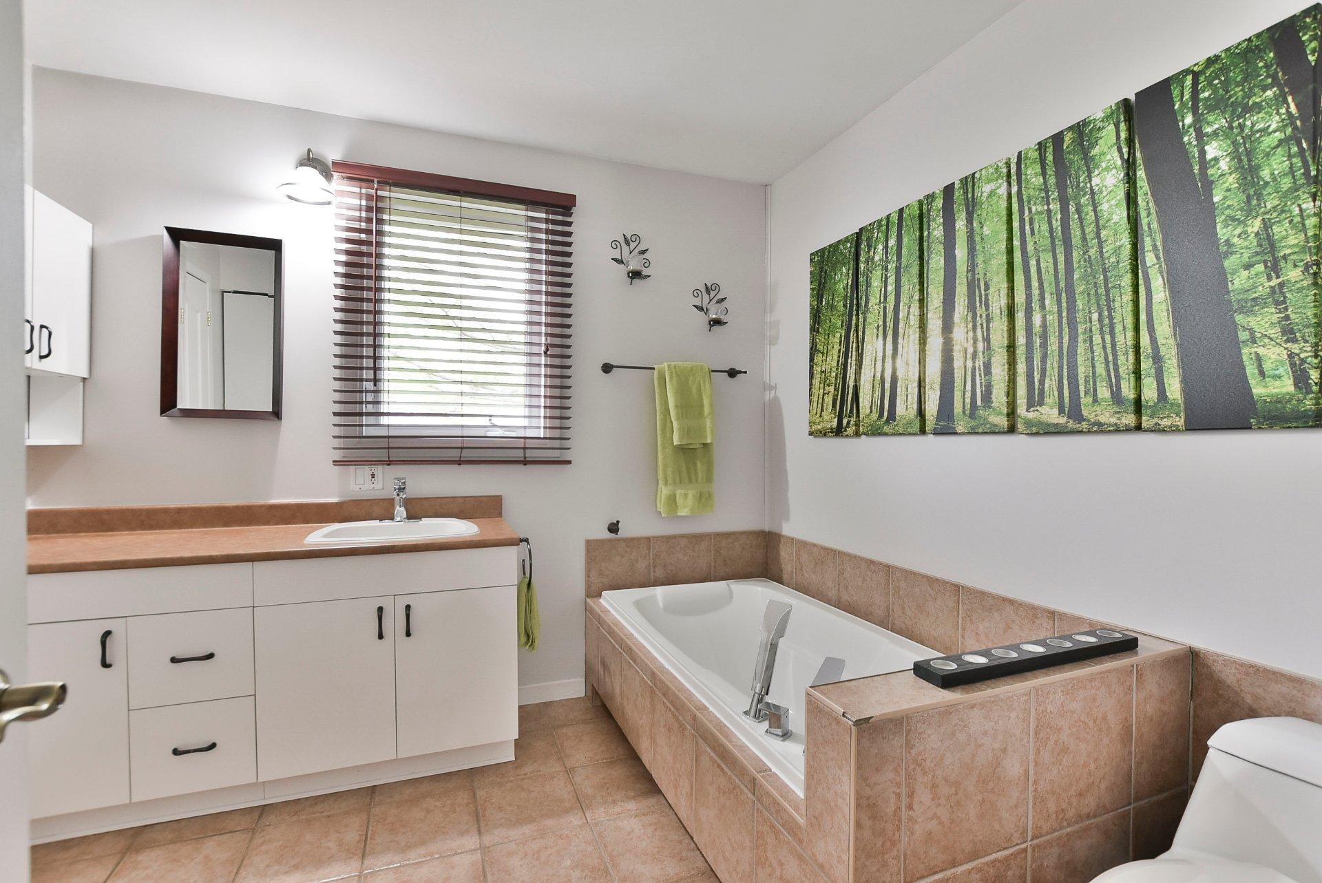 









224


Av. Caumartin

,
Boisbriand,




QC
J7G1L7

