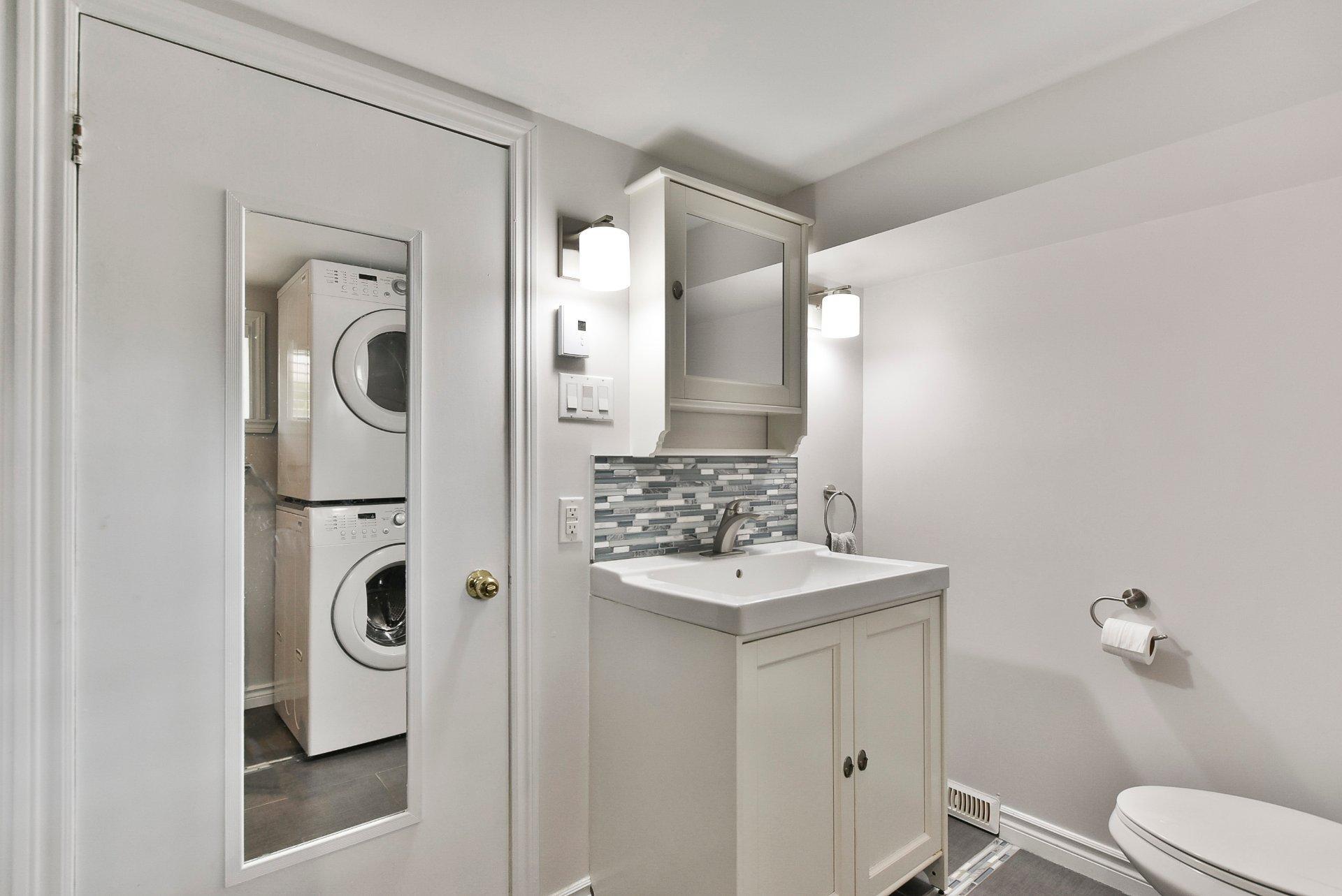 









224


Av. Caumartin

,
Boisbriand,




QC
J7G1L7

