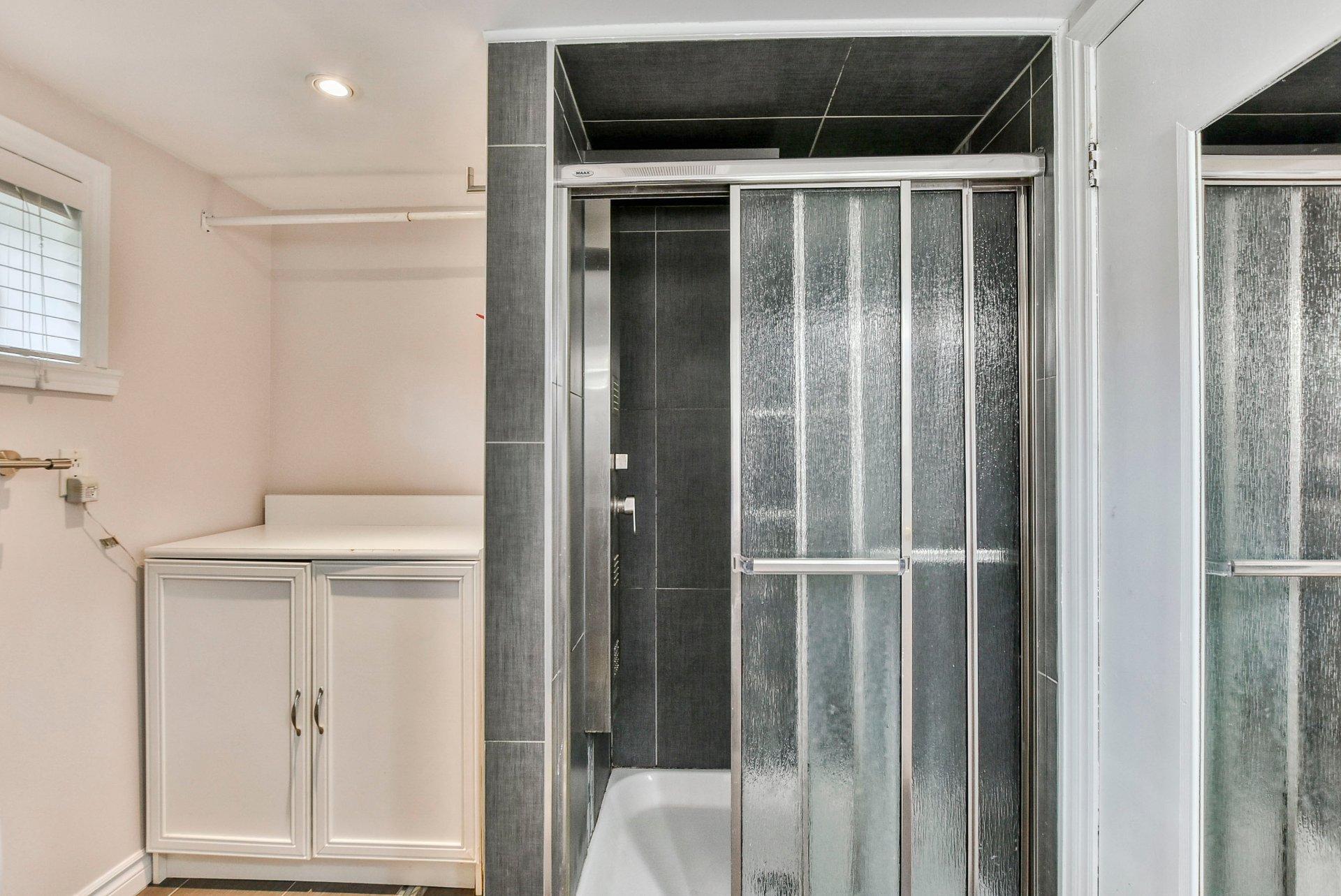 









224


Av. Caumartin

,
Boisbriand,




QC
J7G1L7

