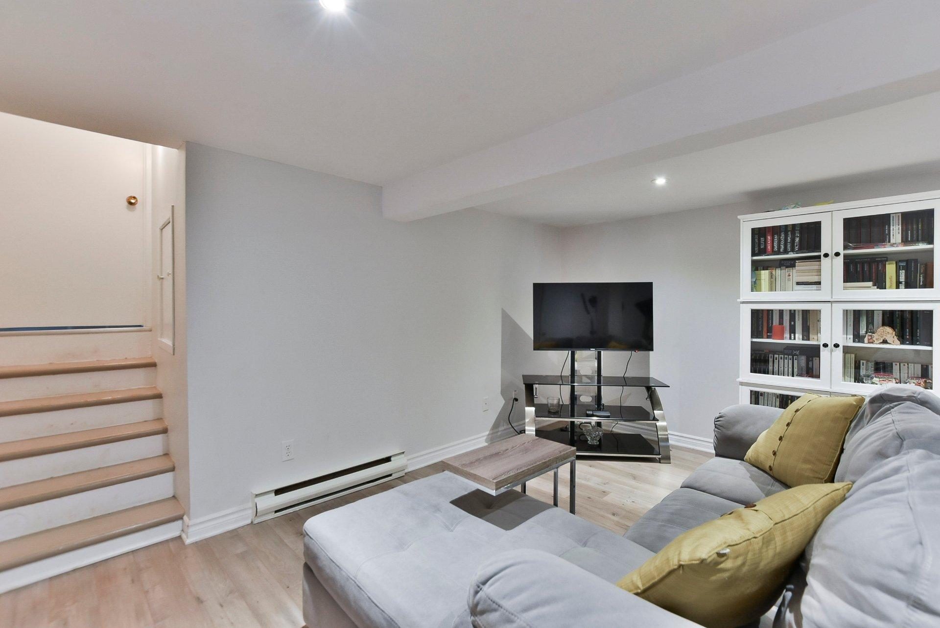 









224


Av. Caumartin

,
Boisbriand,




QC
J7G1L7

