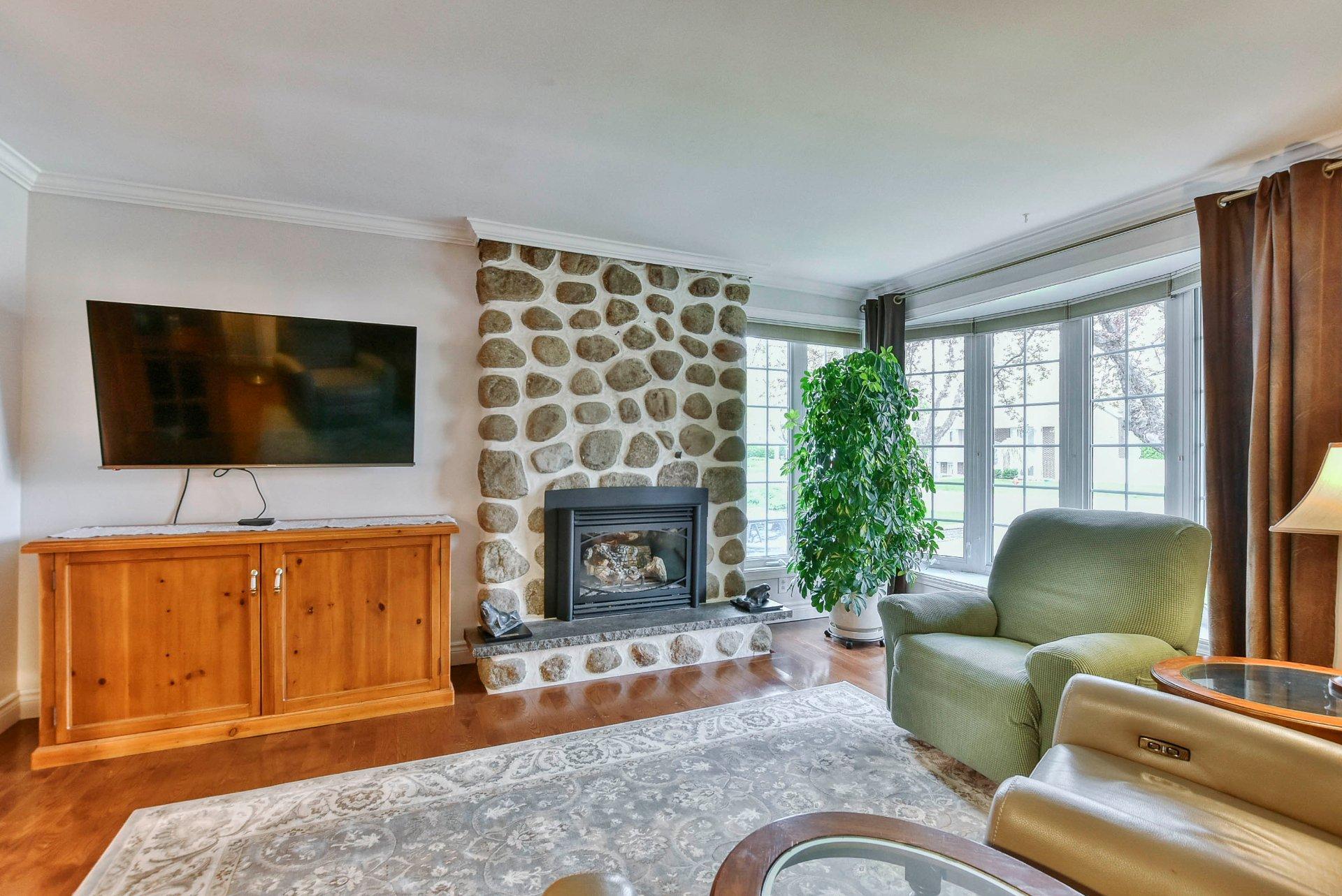 









224


Av. Caumartin

,
Boisbriand,




QC
J7G1L7


