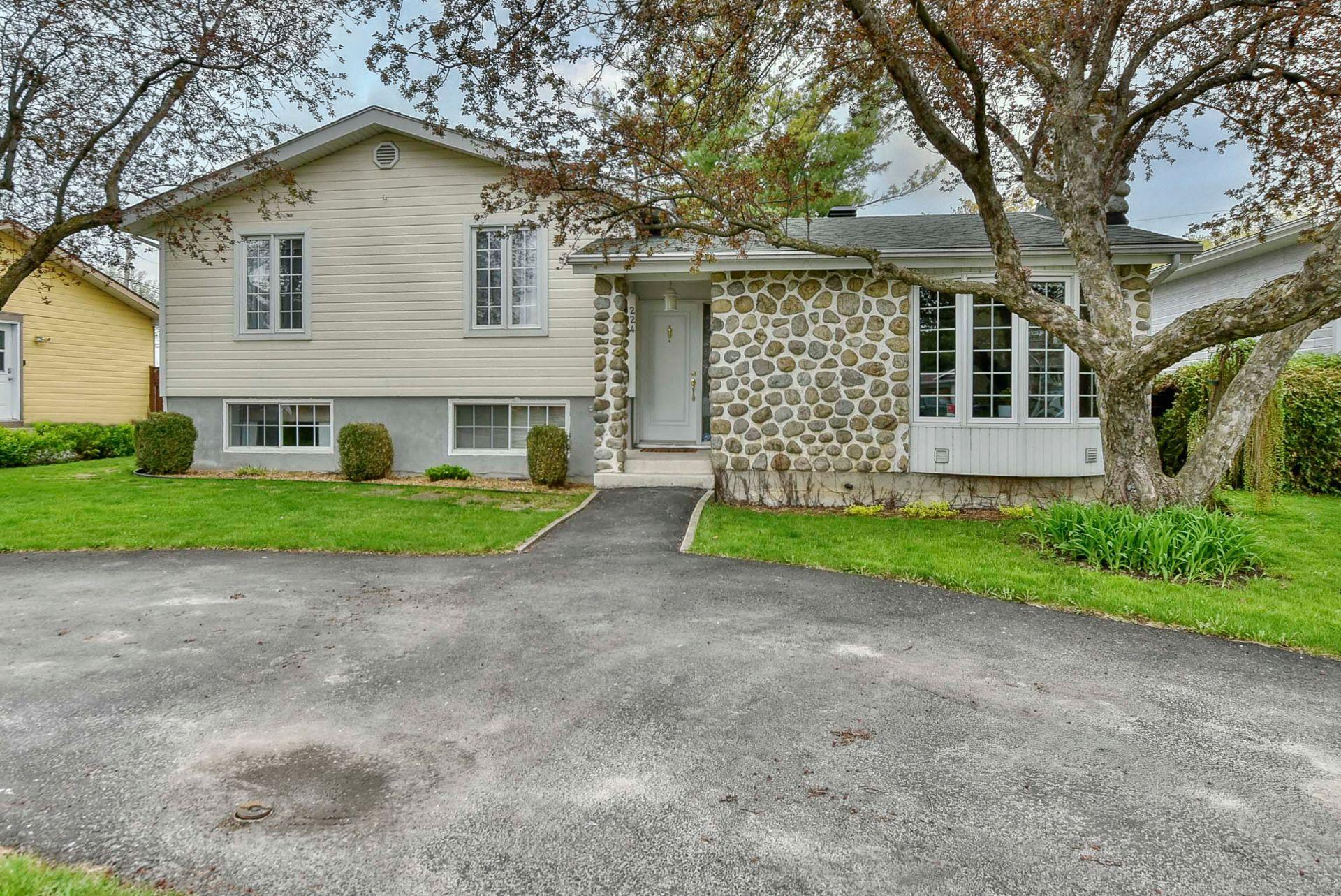 









224


Av. Caumartin

,
Boisbriand,




QC
J7G1L7

