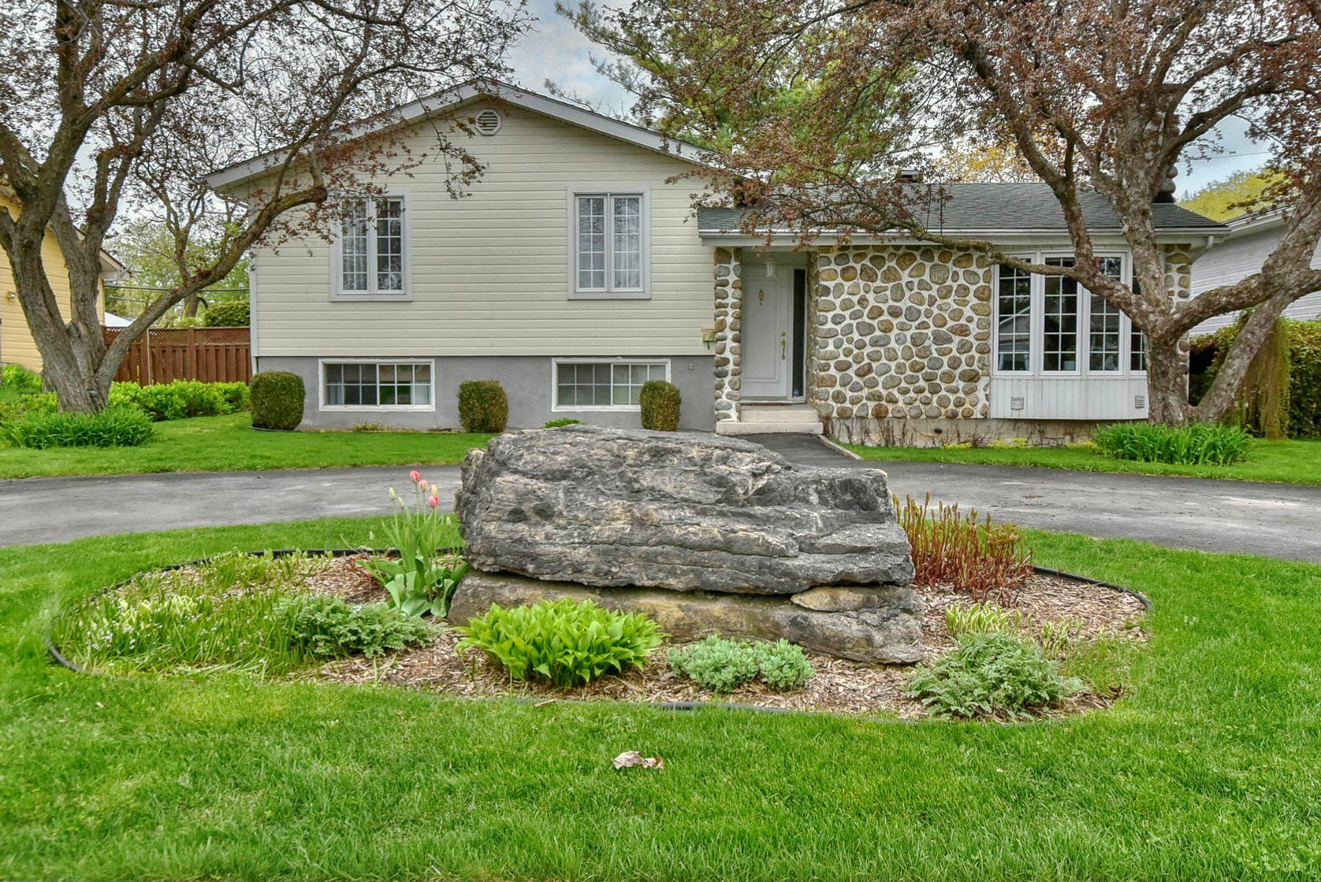 









224


Av. Caumartin

,
Boisbriand,




QC
J7G1L7

