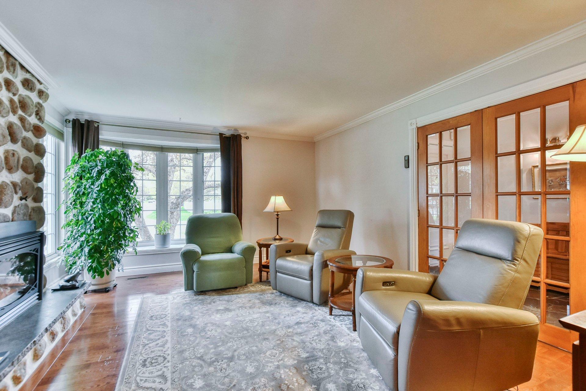 









224


Av. Caumartin

,
Boisbriand,




QC
J7G1L7

