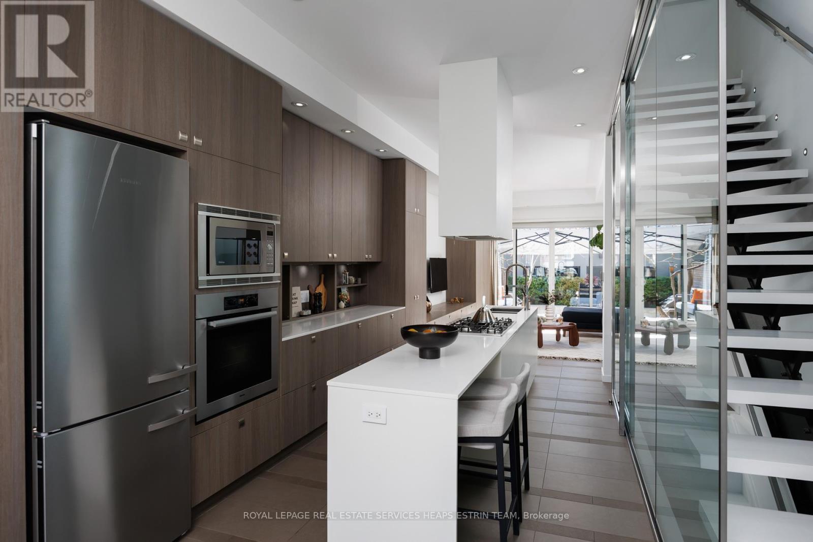 












500 SHAW STREET

,
Toronto,




Ontario
M6G3L3

