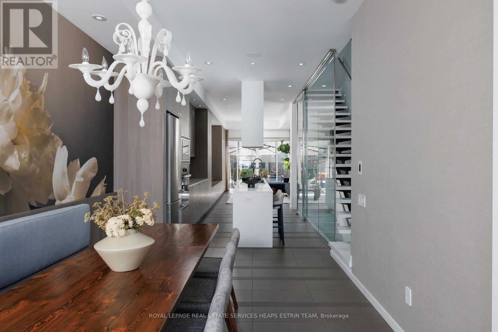 












500 SHAW STREET

,
Toronto,




Ontario
M6G3L3

