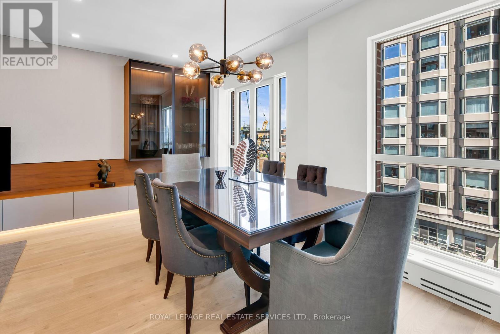 












805 - 38 AVENUE ROAD

,
Toronto,




Ontario
M5R2G2

