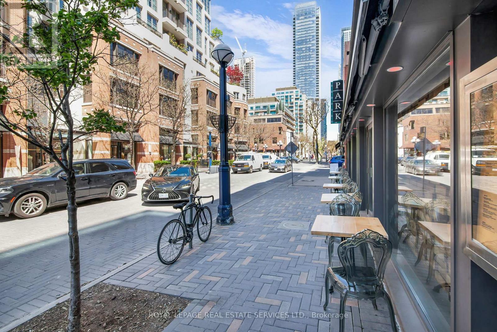 












805 - 38 AVENUE ROAD

,
Toronto,




Ontario
M5R2G2

