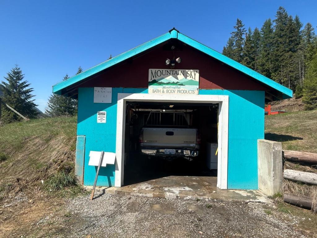 









2276


6

Highway,
Crescent Valley,




BC
V0G 1H0

