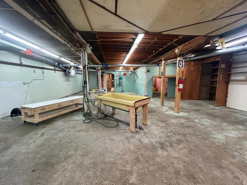 









2276


6

Highway,
Crescent Valley,




BC
V0G 1H0

