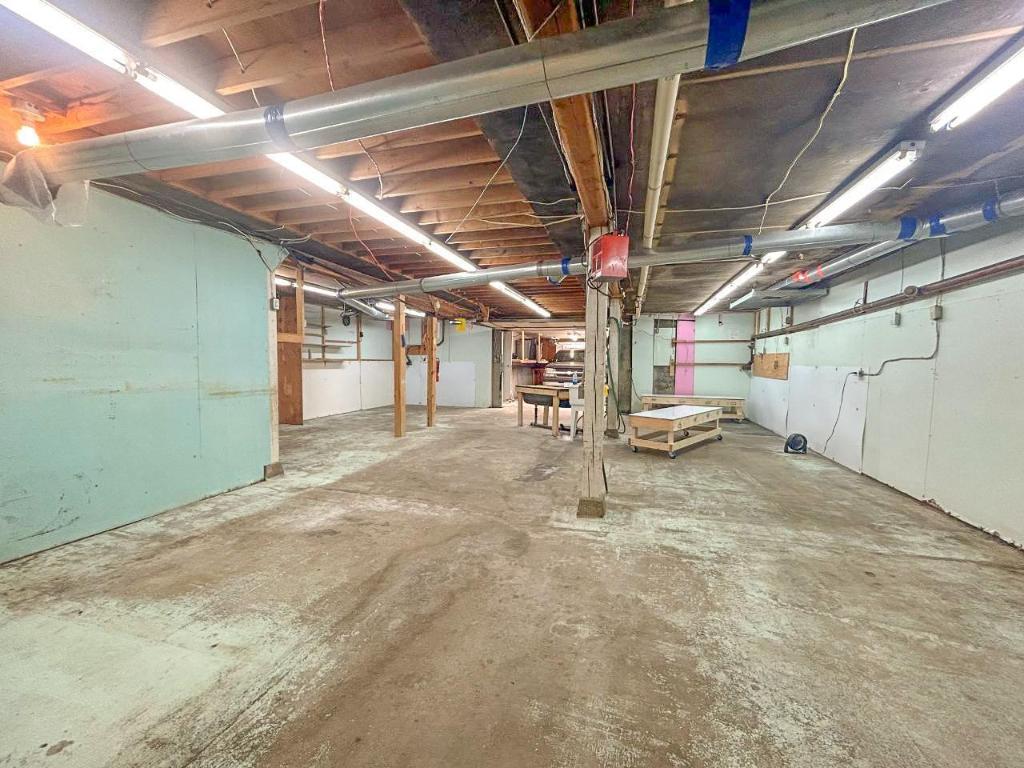 









2276


6

Highway,
Crescent Valley,




BC
V0G 1H0


