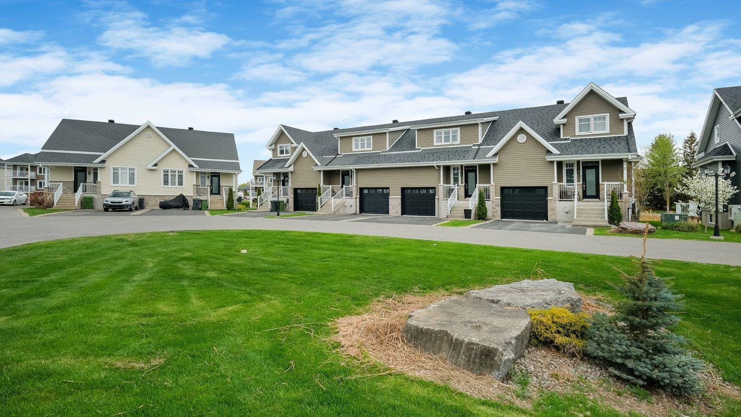 









6038Z


Imp. de la Coupe

,
Saint-Hyacinthe,




QC
J2T0B1

