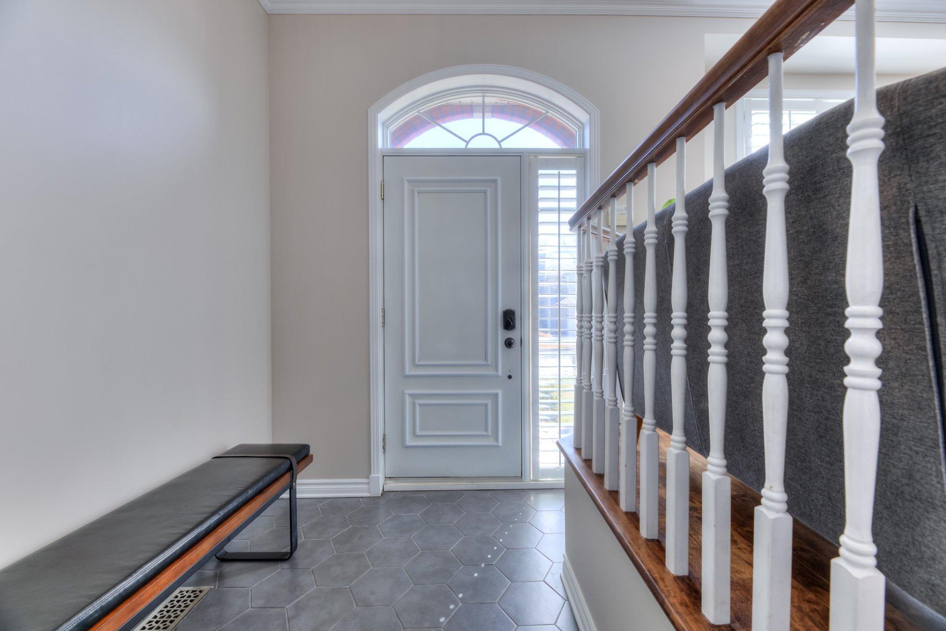 









4175


Place Victor-Barbeau

,
Montréal (Saint-Laurent),




QC
H4R2Y3

