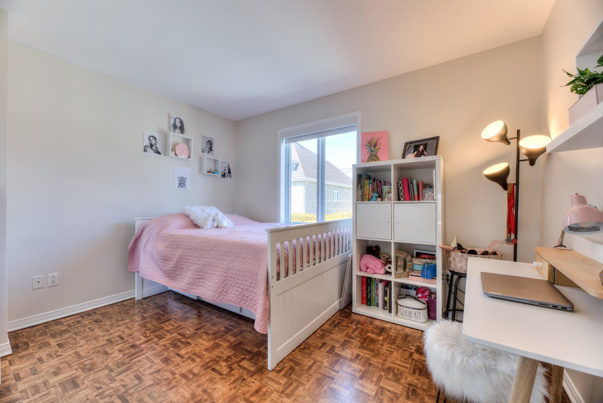 









4175


Place Victor-Barbeau

,
Montréal (Saint-Laurent),




QC
H4R2Y3

