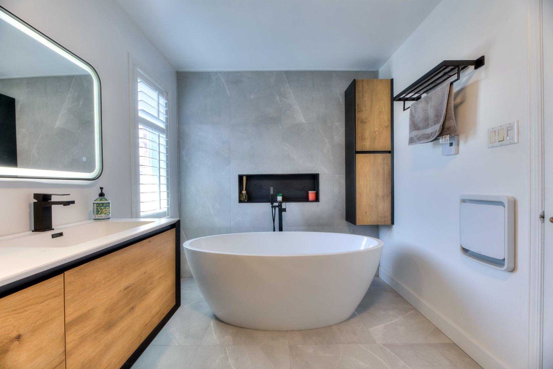 









4175


Place Victor-Barbeau

,
Montréal (Saint-Laurent),




QC
H4R2Y3

