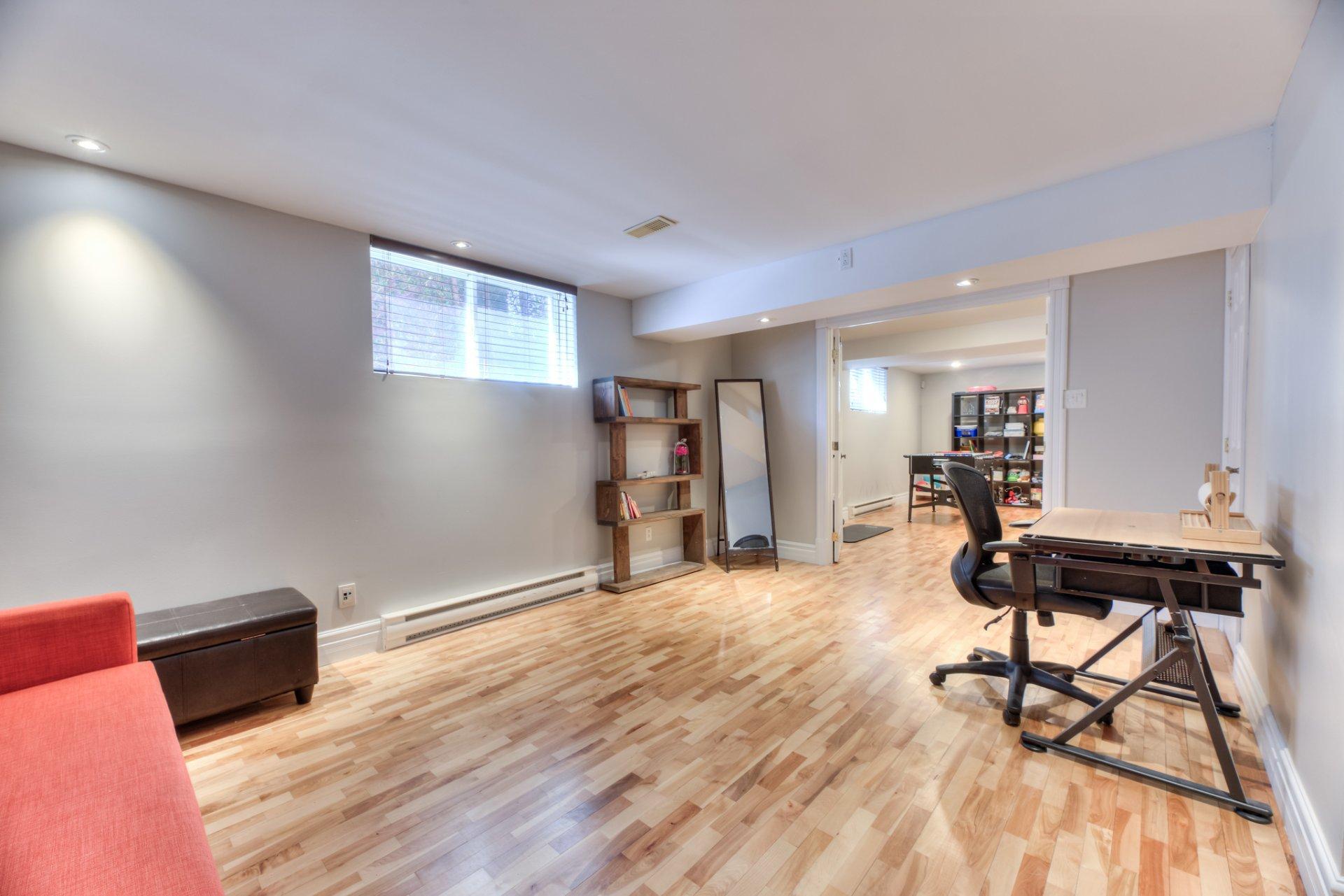 









4175


Place Victor-Barbeau

,
Montréal (Saint-Laurent),




QC
H4R2Y3

