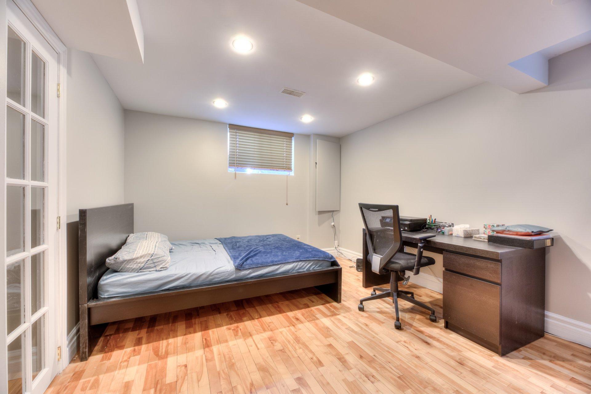 









4175


Place Victor-Barbeau

,
Montréal (Saint-Laurent),




QC
H4R2Y3

