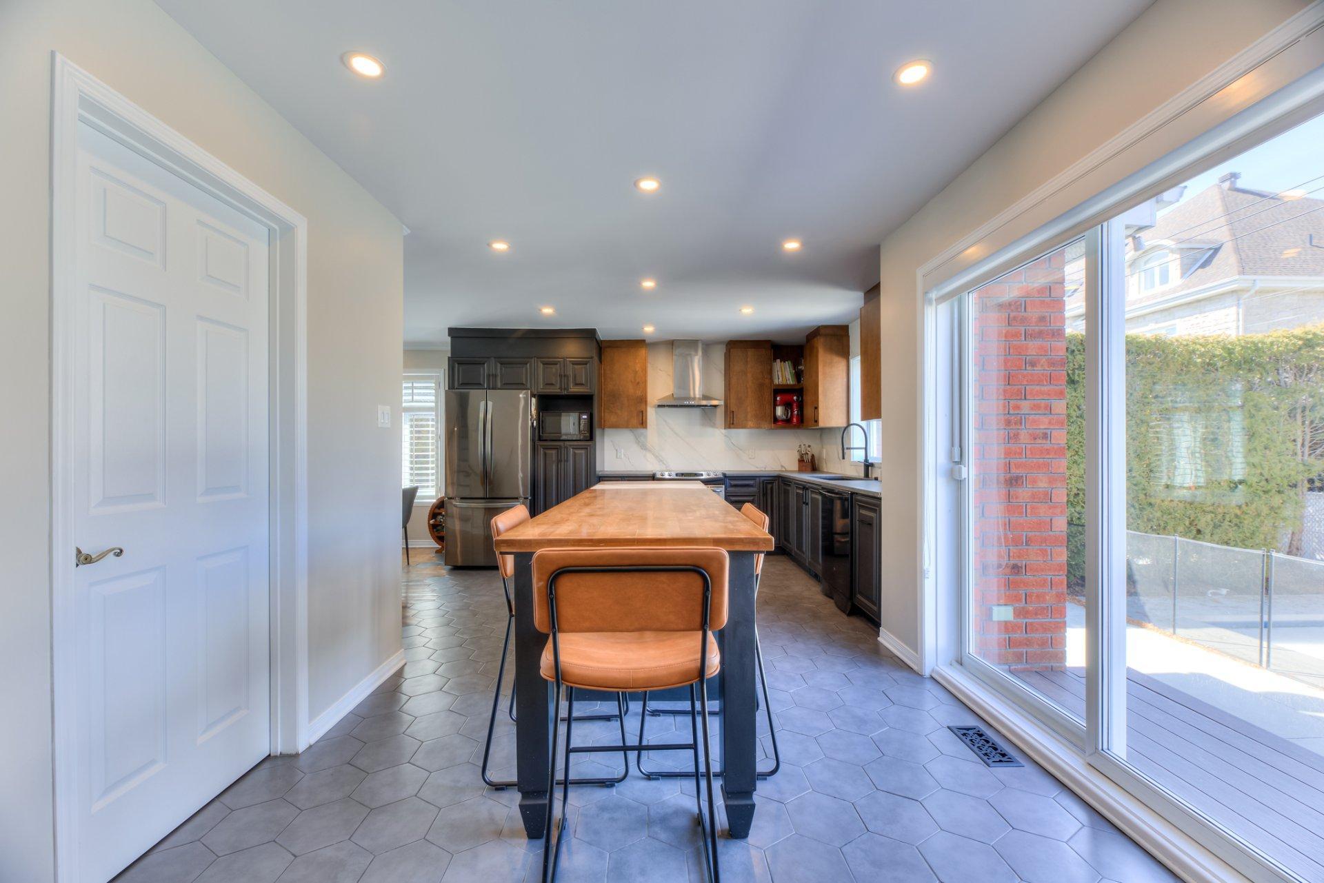 









4175


Place Victor-Barbeau

,
Montréal (Saint-Laurent),




QC
H4R2Y3

