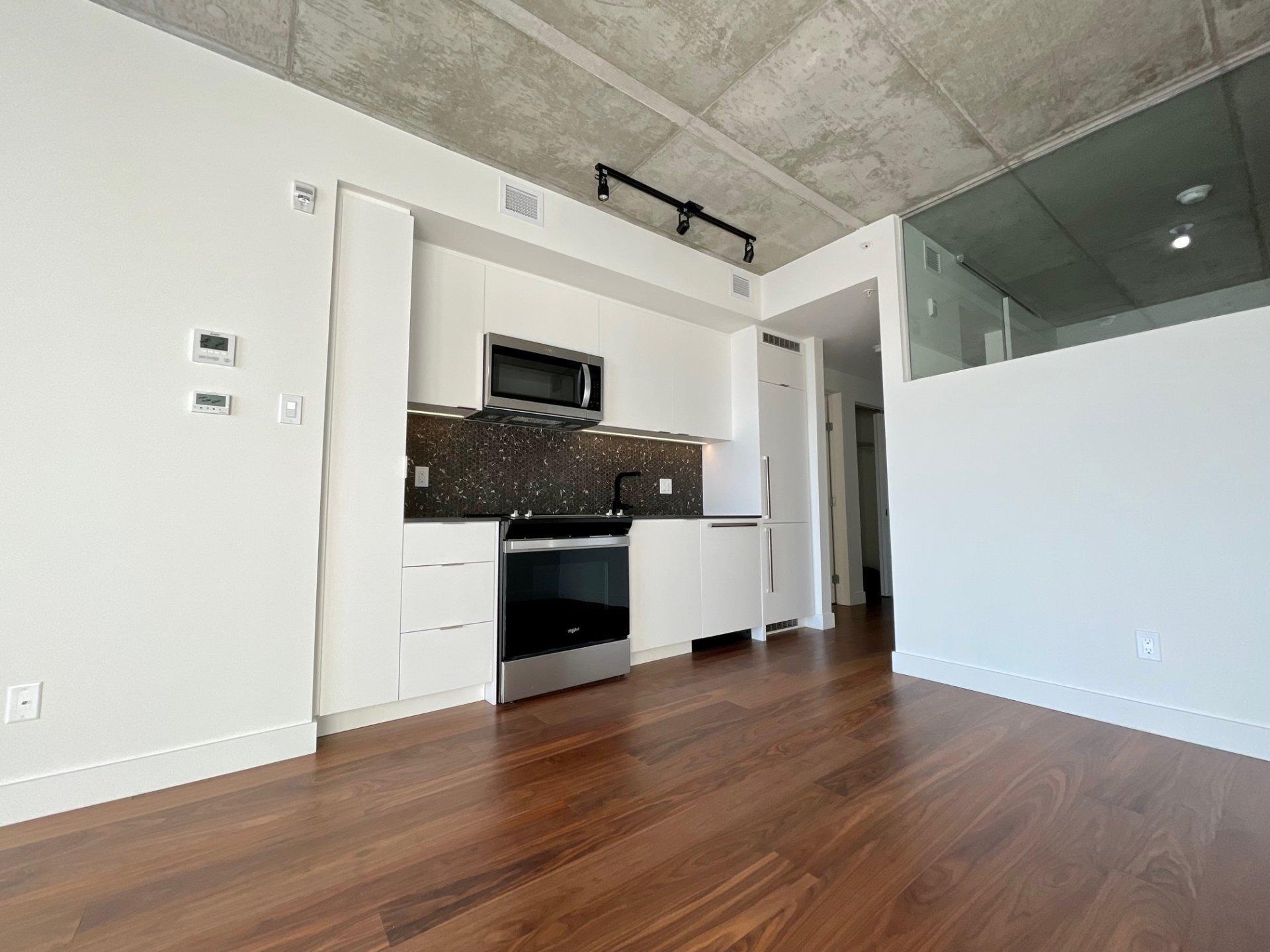 









200


Boul. Marcel-Laurin

, 421,
Montréal (Saint-Laurent),




QC
H4M2B9

