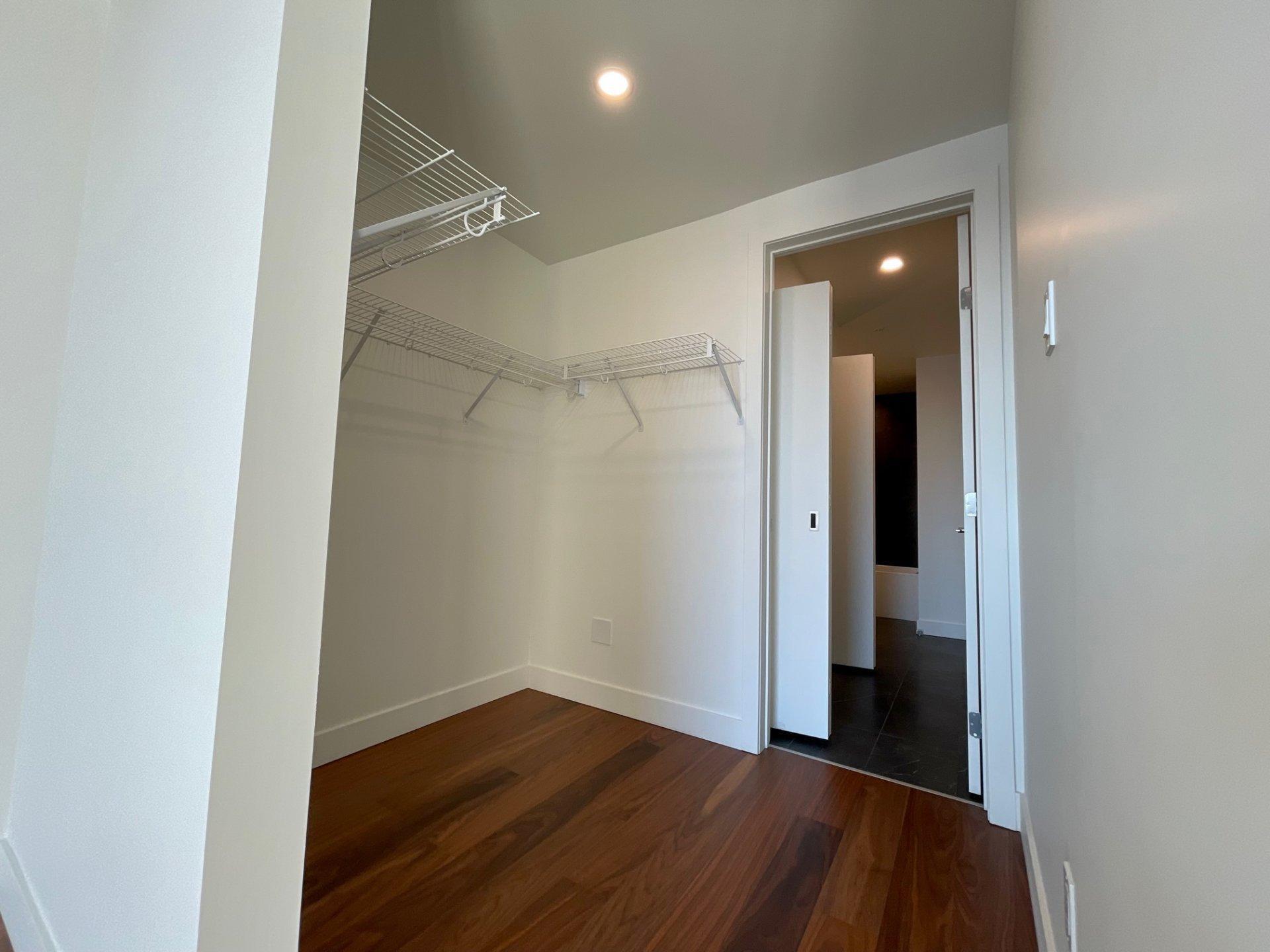 









200


Boul. Marcel-Laurin

, 421,
Montréal (Saint-Laurent),




QC
H4M2B9

