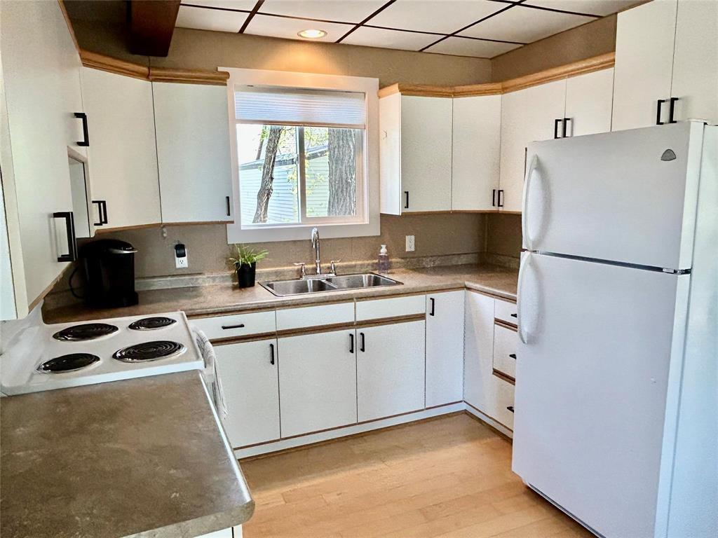 












316 Hall Drive

,
Pelican Lake,




Manitoba
R0K1R0

