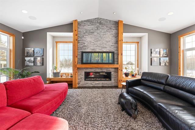 









584


Fraser

RD,
Winnipeg,




MB
R2N 4B4

