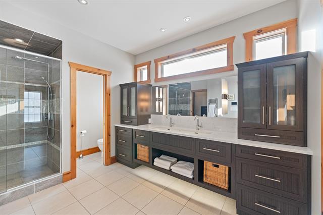 









584


Fraser

RD,
Winnipeg,




MB
R2N 4B4

