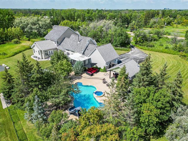 









584


Fraser

RD,
Winnipeg,




MB
R2N 4B4

