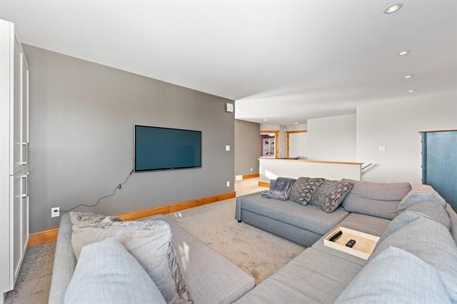 









584


Fraser

RD,
Winnipeg,




MB
R2N 4B4

