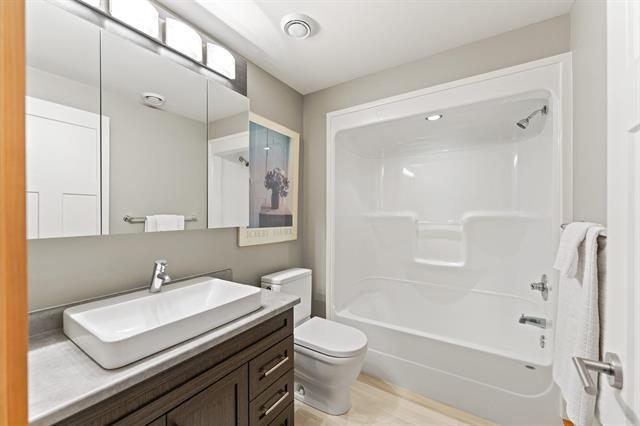 









584


Fraser

RD,
Winnipeg,




MB
R2N 4B4

