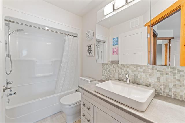 









584


Fraser

RD,
Winnipeg,




MB
R2N 4B4

