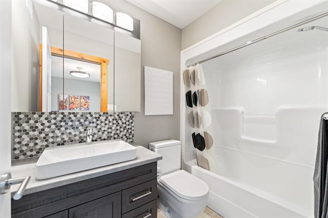 









584


Fraser

RD,
Winnipeg,




MB
R2N 4B4

