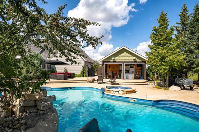 









584


Fraser

RD,
Winnipeg,




MB
R2N 4B4

