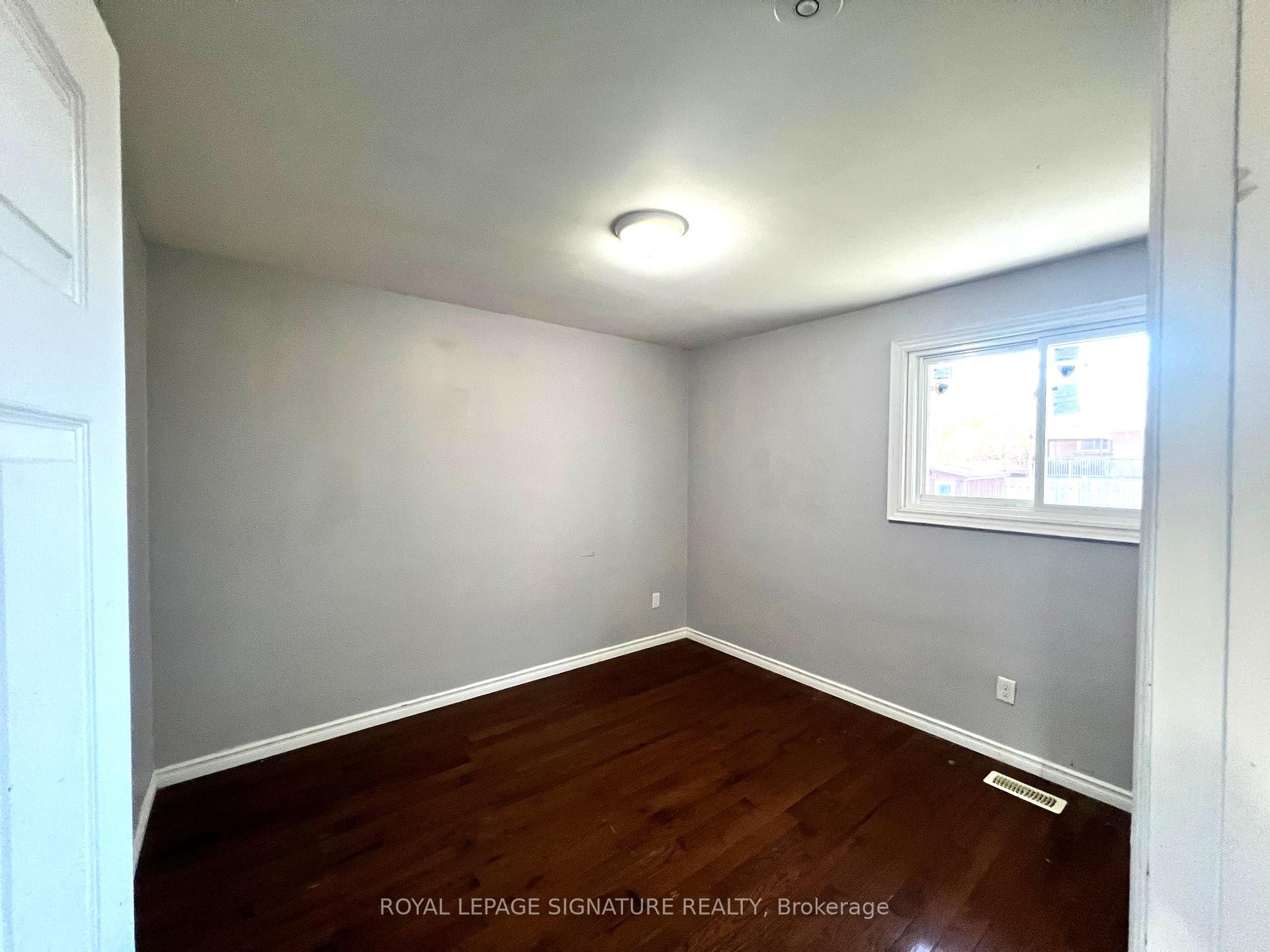 









552


Monteith

Avenue, Main,
Oshawa,




ON
L1J 1C9


