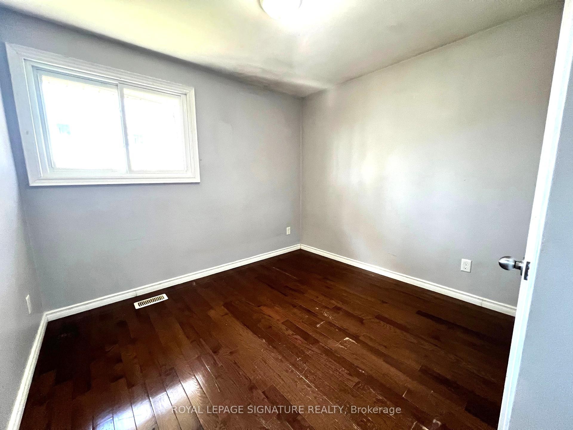 









552


Monteith

Avenue, Main,
Oshawa,




ON
L1J 1C9

