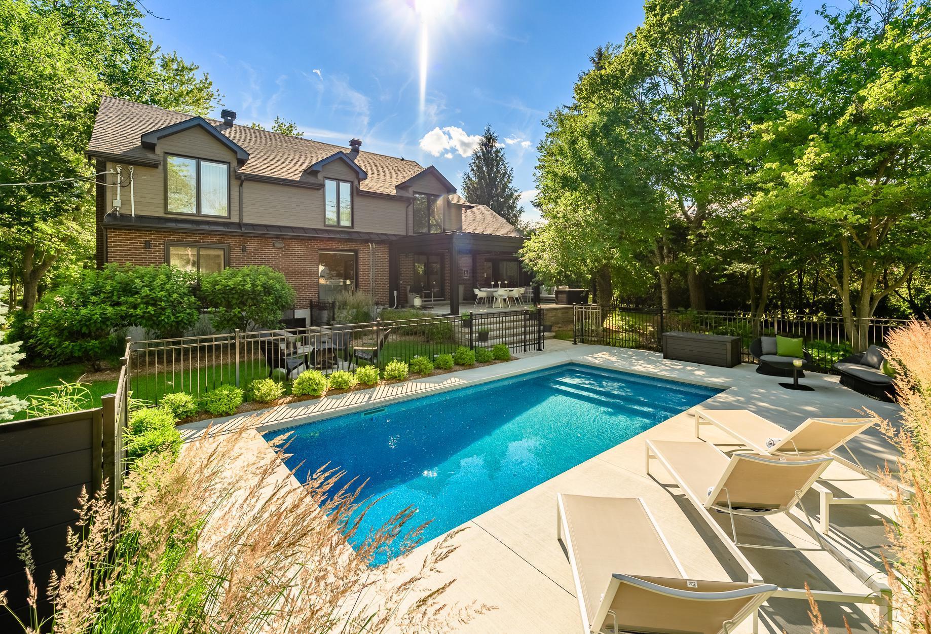 









264


Rue du Champ-Doré

,
Saint-Mathieu-de-Beloeil,




QC
J3G0G5

