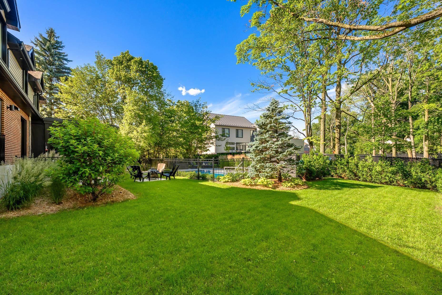 









264


Rue du Champ-Doré

,
Saint-Mathieu-de-Beloeil,




QC
J3G0G5

