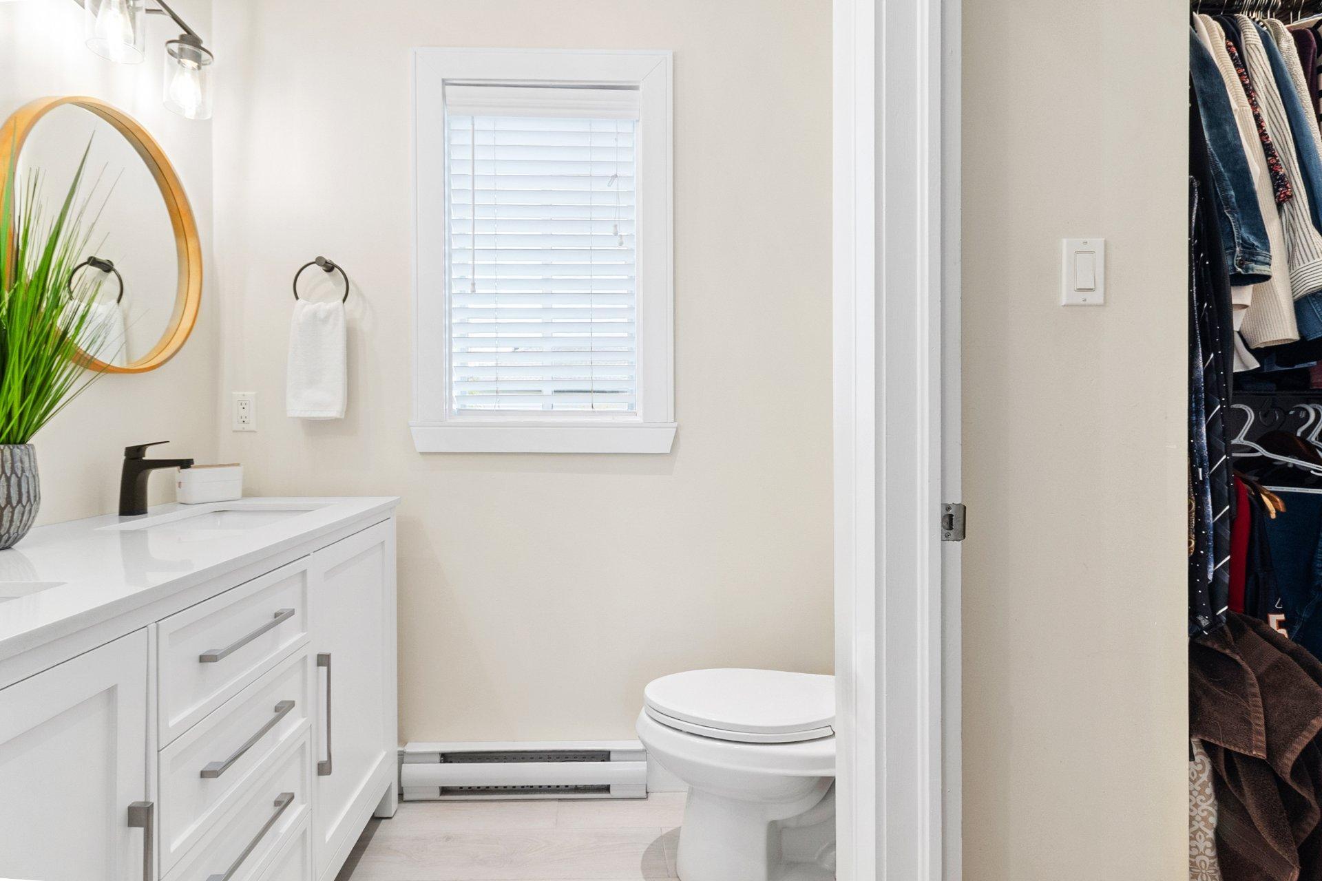 









2043


Rue de Bordeaux

,
Vaudreuil-Dorion,




QC
J7V9P8

